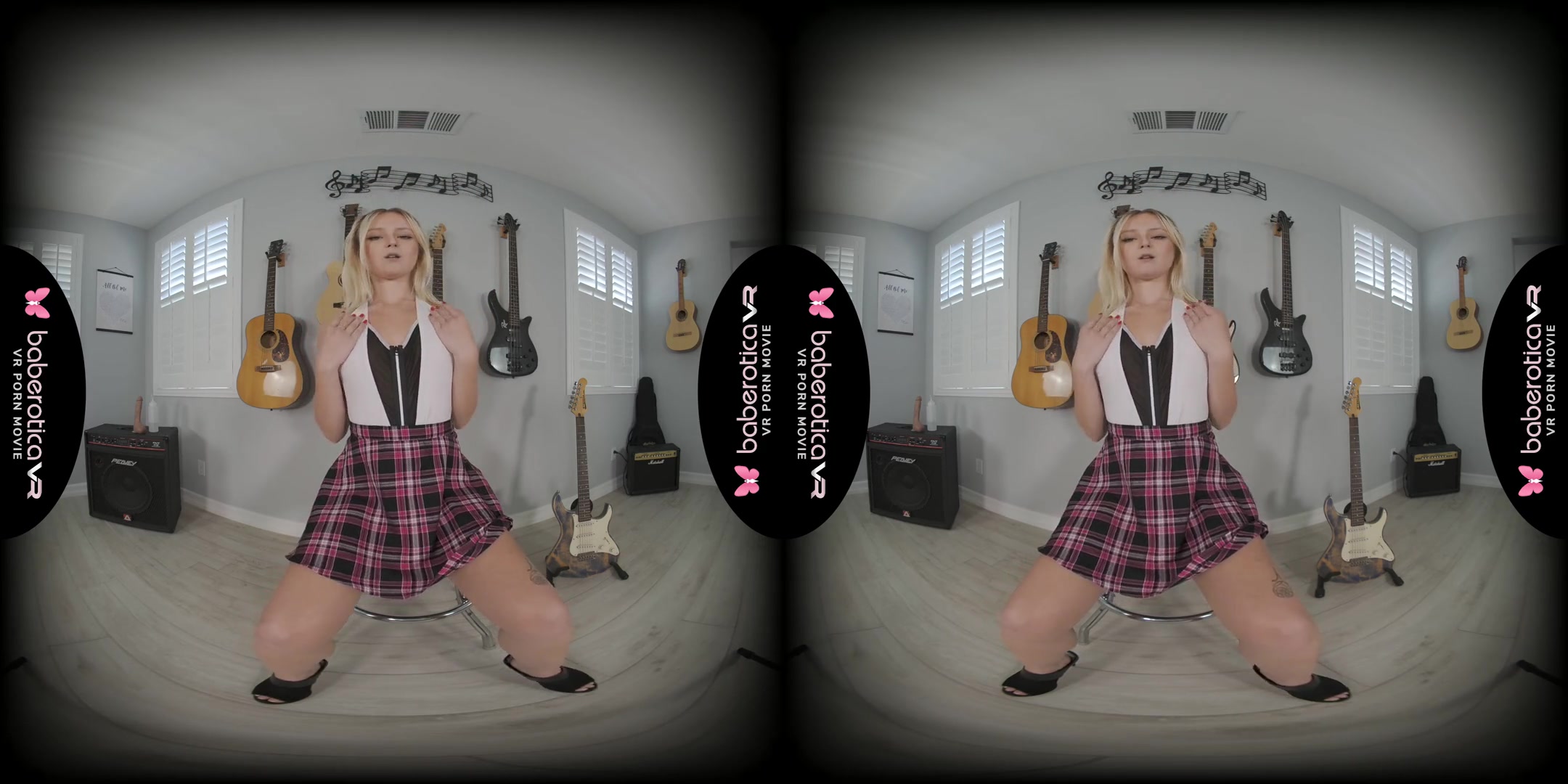Natalia Queen Likes Masturbating in Clothes - Sexy Coed Blonde Solo