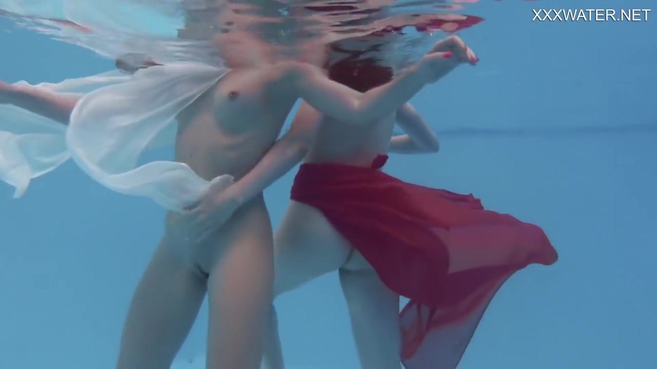 Marfa Touches Babe In The Pool With Emerald Ocean