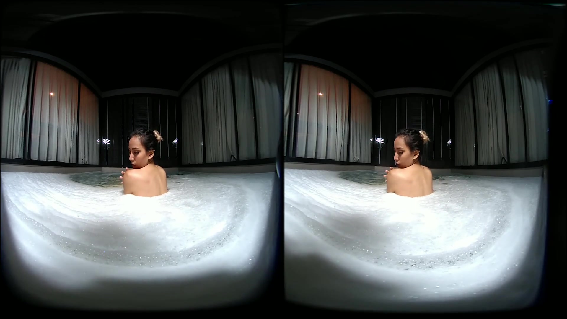 Big Foam Bathing With An Asian Model - VRpussyVision