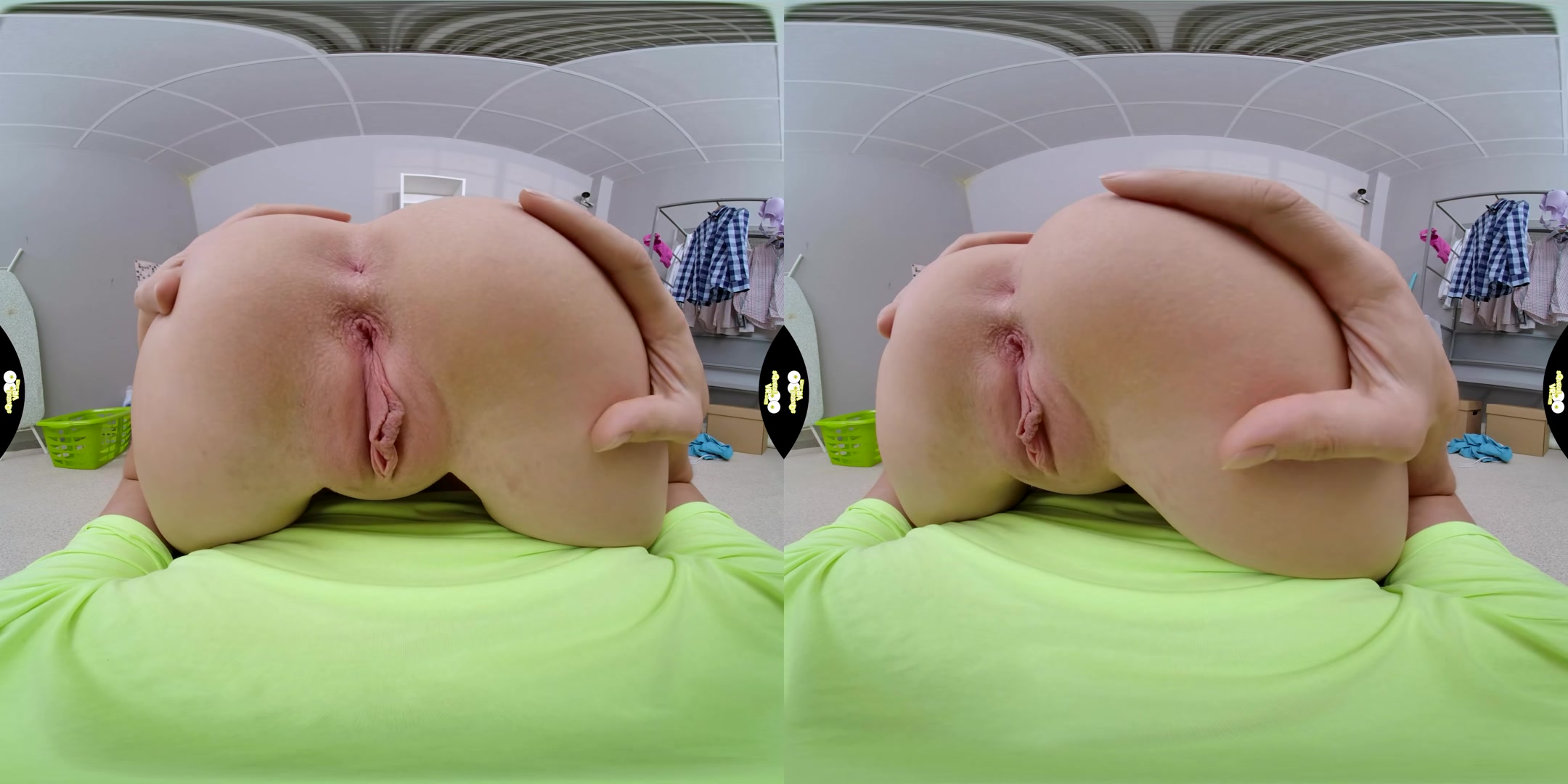 Jenny Wild Stuck in Washer - SqueezeVR