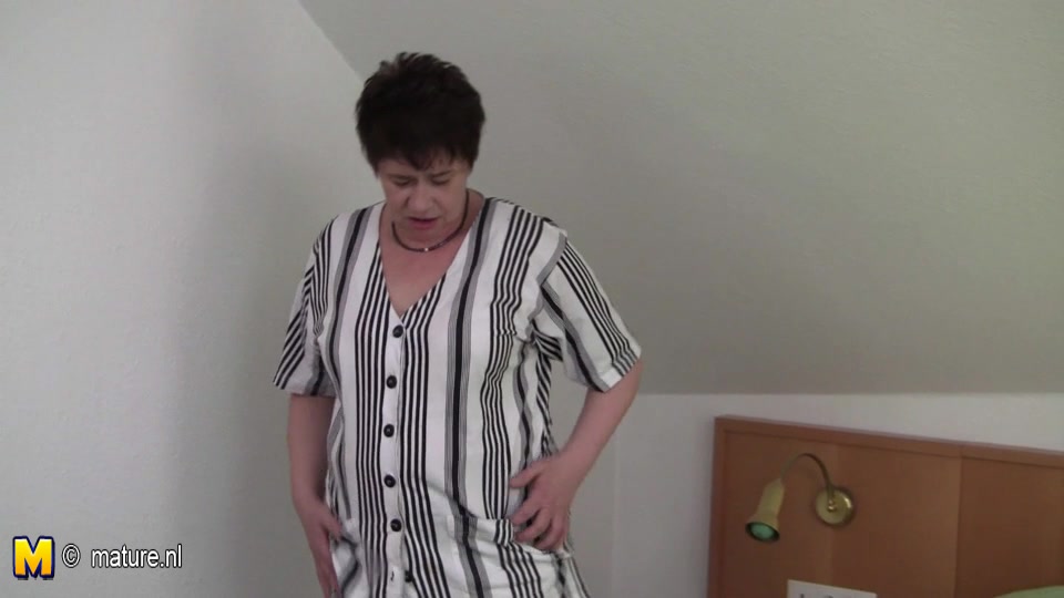 Naughty German Housewife Playing With Her Pussy - MatureNL