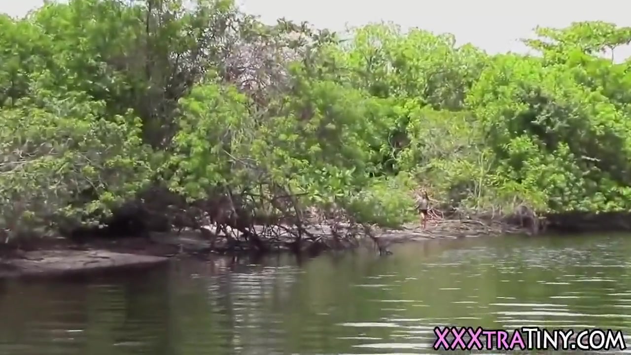 Small teen 18+ Gives Head