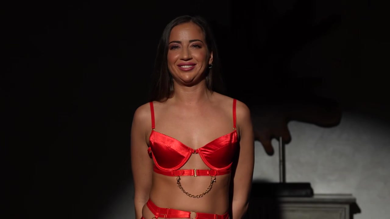 Miss Alice Wild, 25-year-old luminous beauty! - Jacquie et Michel TV
