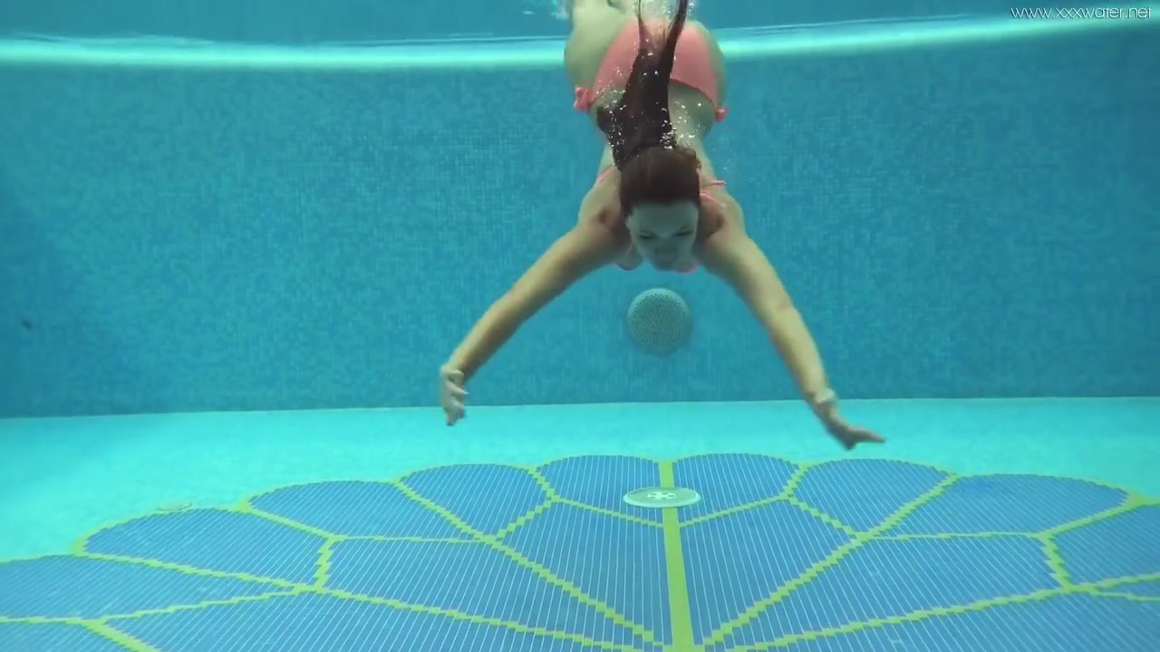 Hot Big Ass Euro Milf Sazan Underwater Erotics