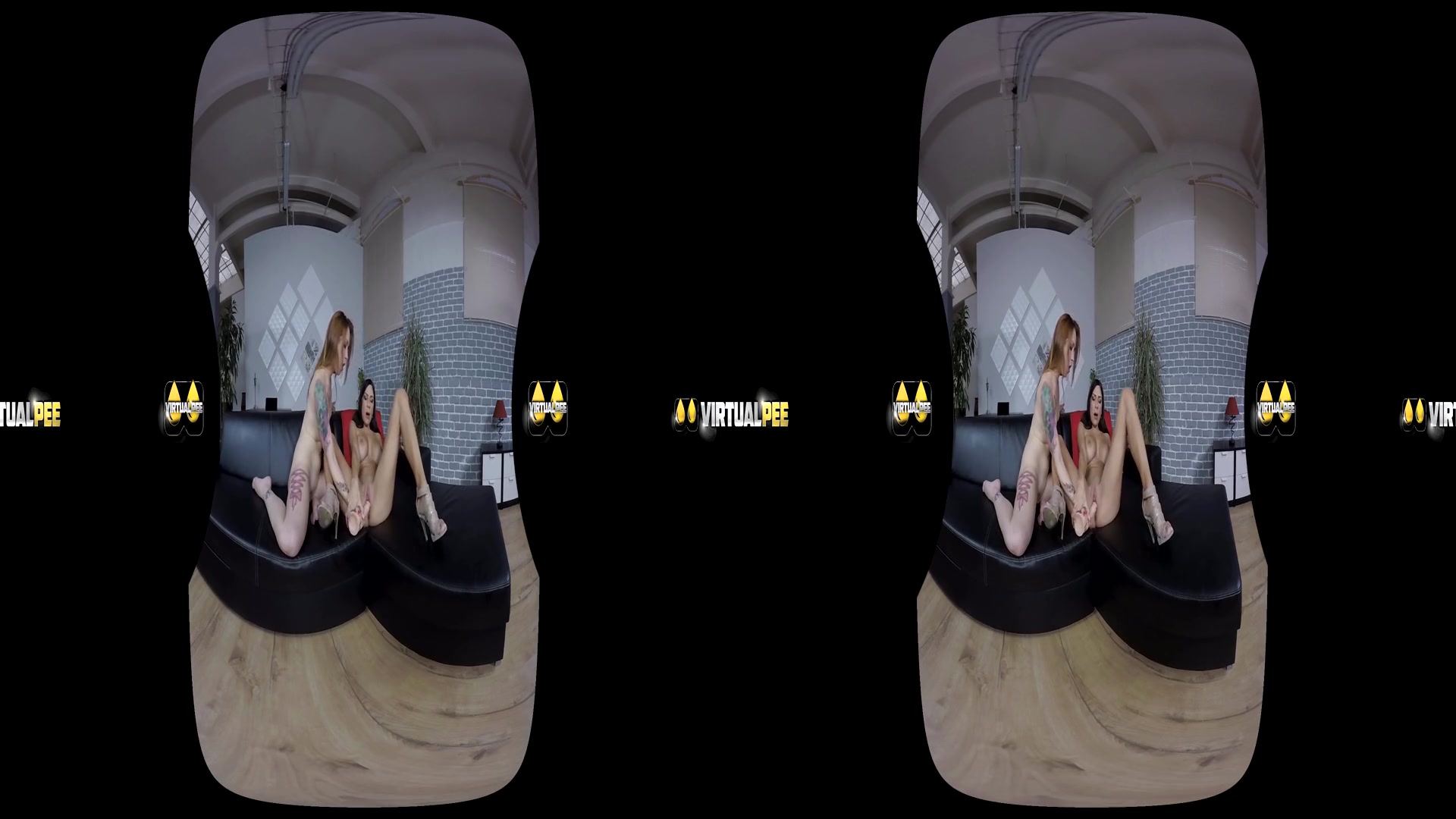 Foxy Sanie & Rachel Evans in Playful Pissing - VirtualPee