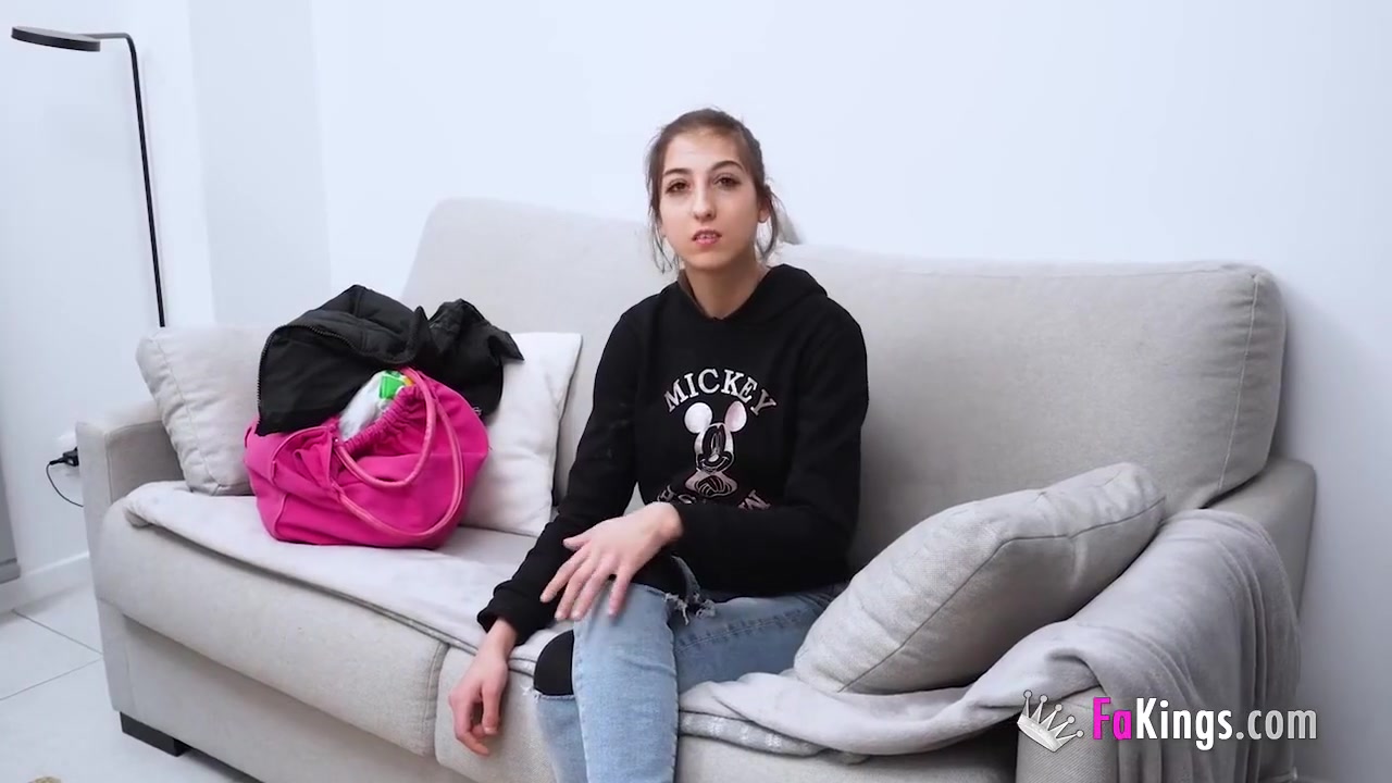 Young Amateur Babe Is Desperate For Having Sex With The 3rd Age