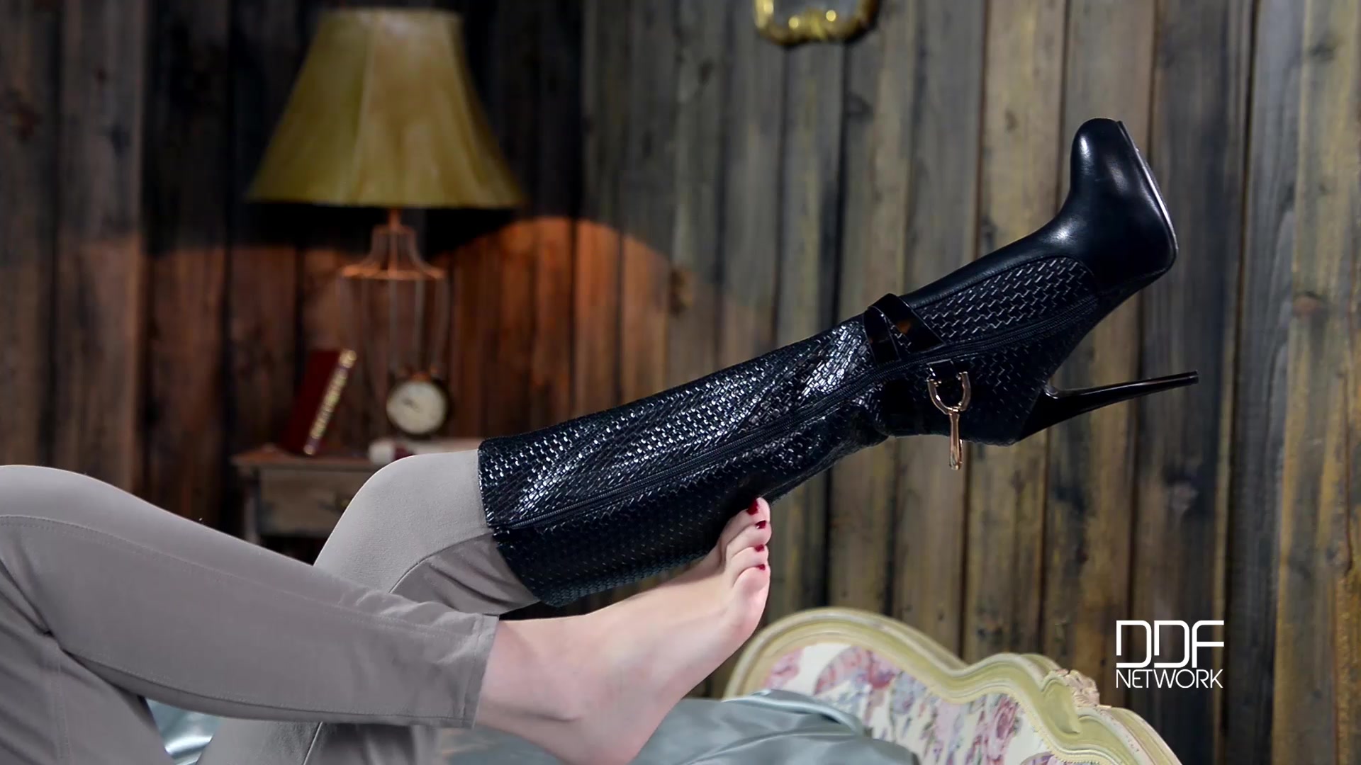 Foot Worship Wonders - PornWorld