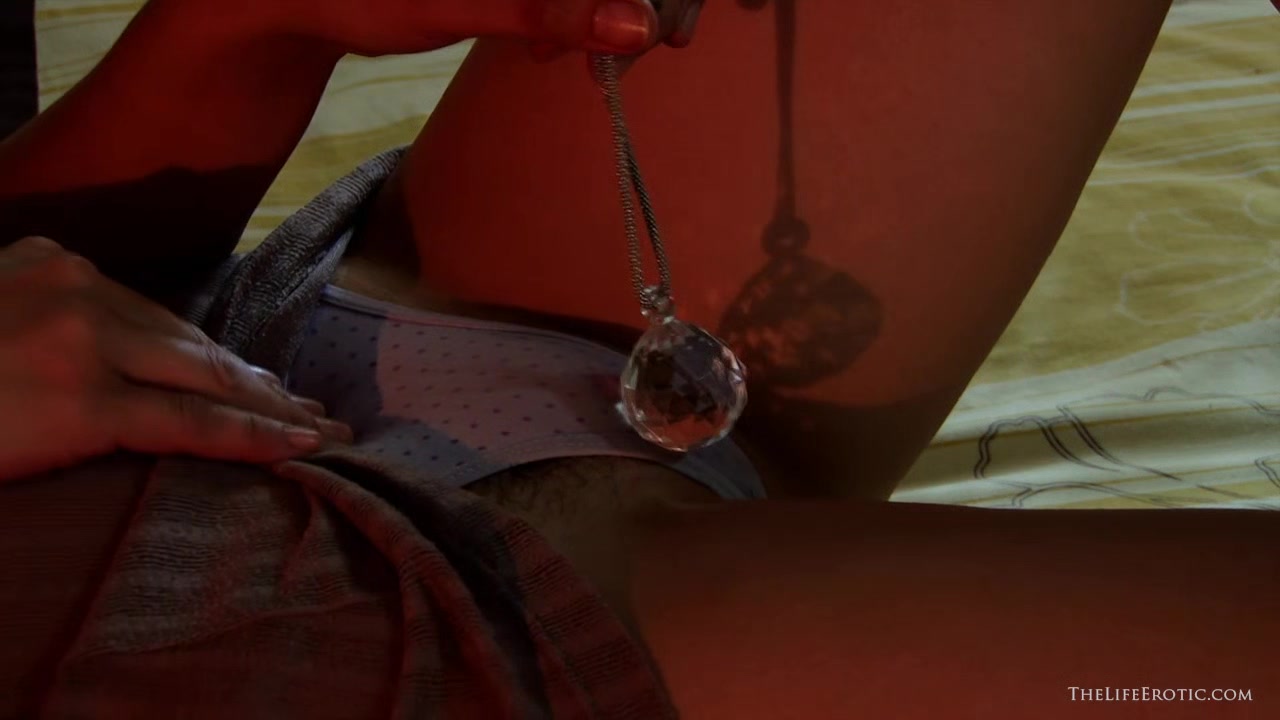 Nice Pendant 2 - Dalila - TheLifeErotic