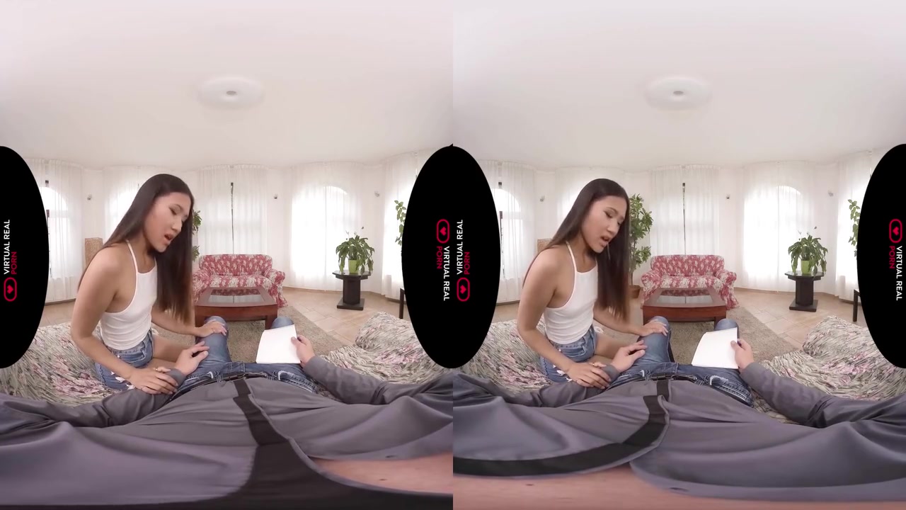 Fashion Blogger With Virtual Reality