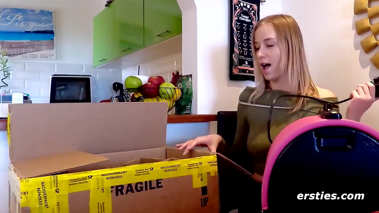 Sirena Reitet Auf Ihrem Neuen Sybian Zum Hohepunkt