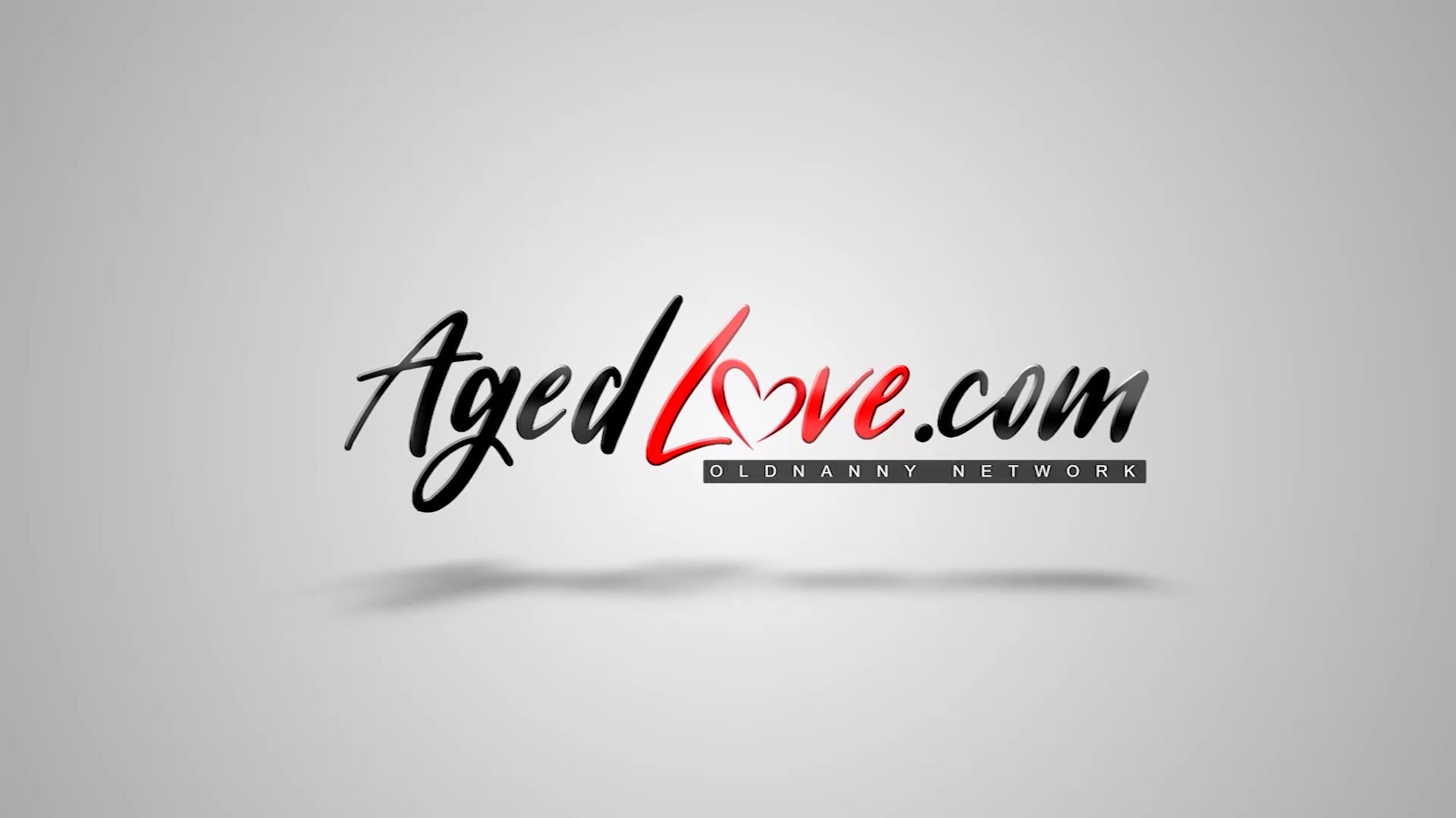 AGEDLOVE - Alicia grateful about the carpenter work