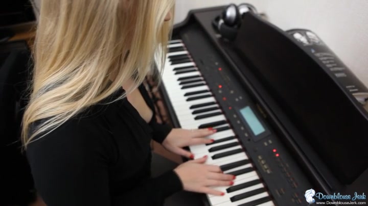Toni Lou in Musical Tease - DownblouseJerk