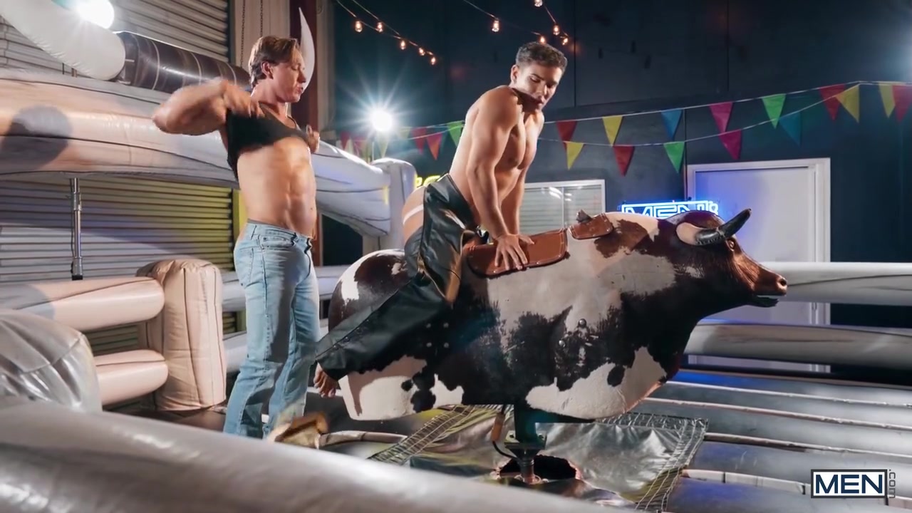 Damian Night, Morgxn Thicke And Cade Maddox In Horny Barkeep Cade Cant Resist Damian