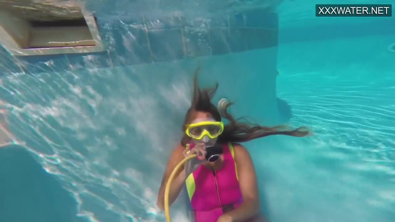 Platinum Blonde Irina Super Beauty Underwater