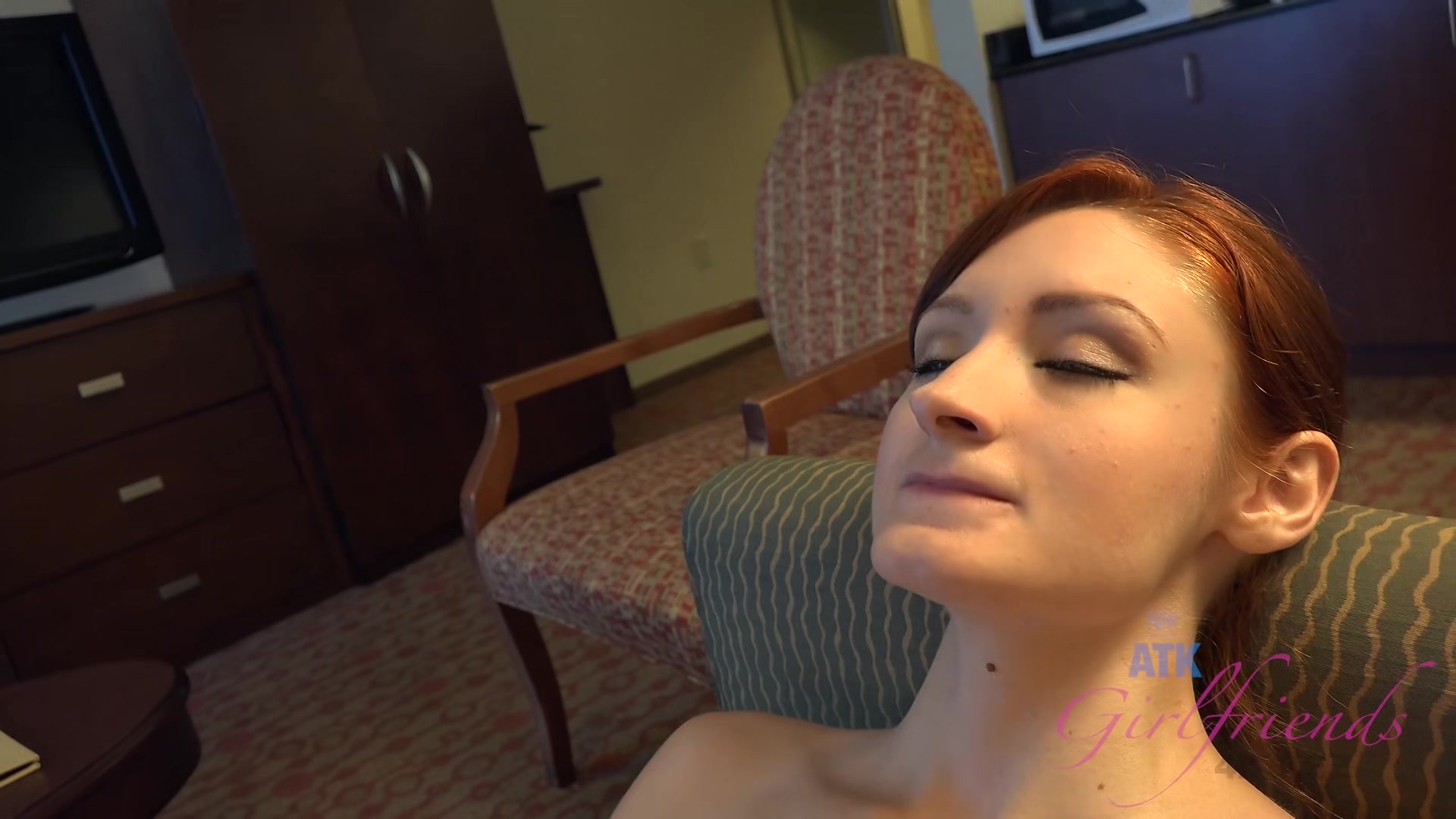 She Masturbates With A Hitachi Vibrator And You Decide To Fuck Her While She's Doing It