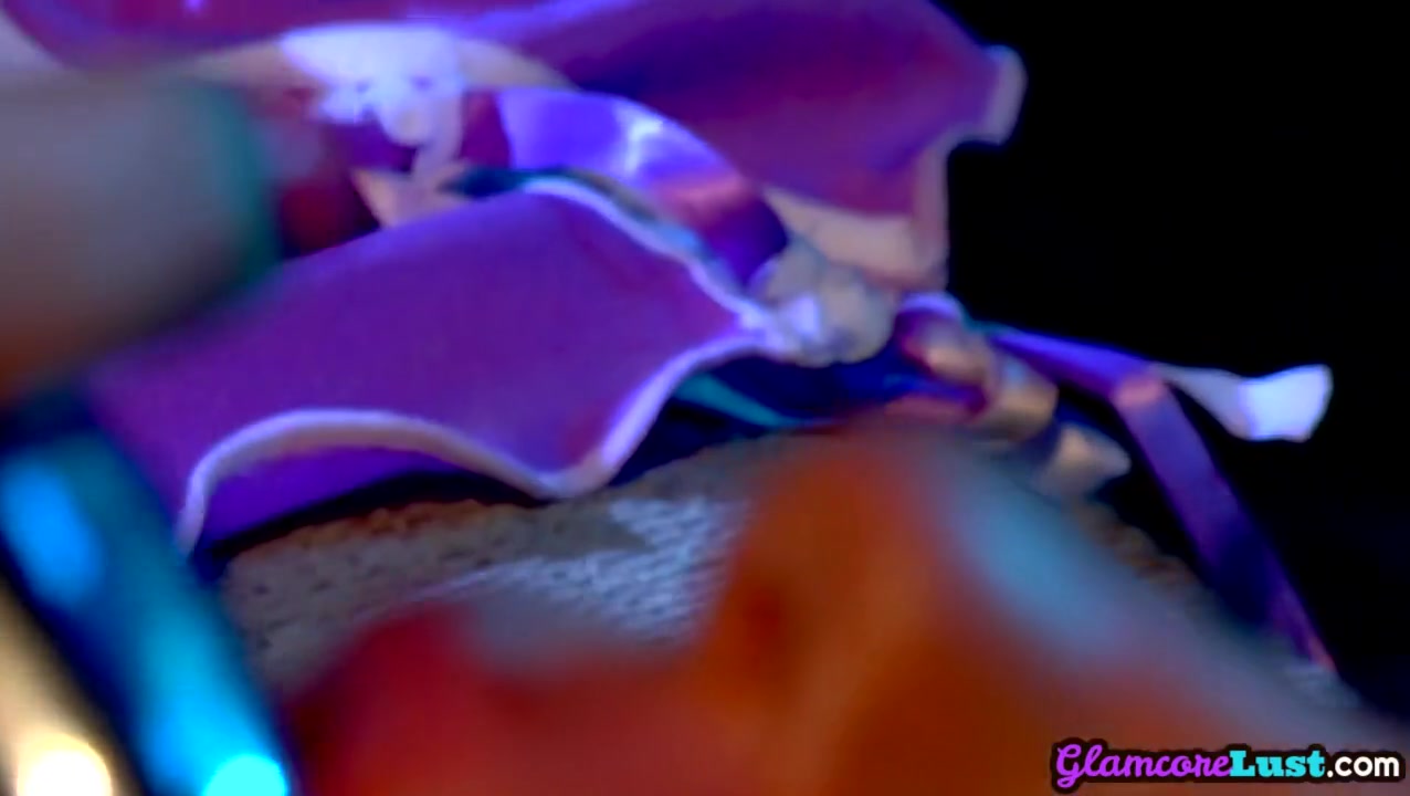Glamcore lesbian fingers before oralsex and vibrator toying
