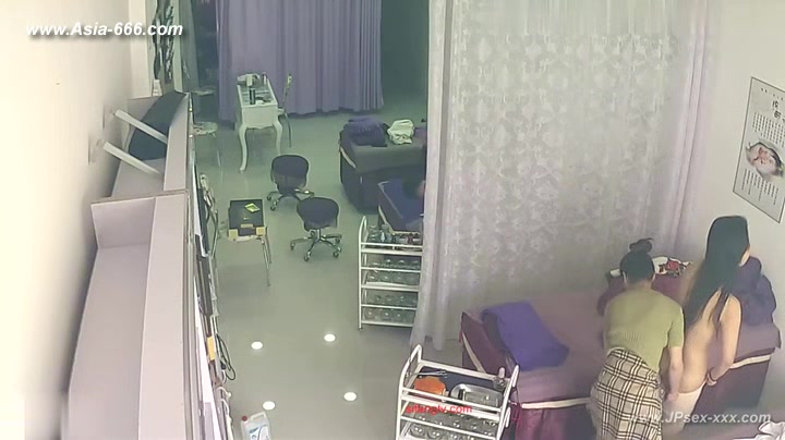 Hackers use the camera to remote monitoring of a lover's home life.***
