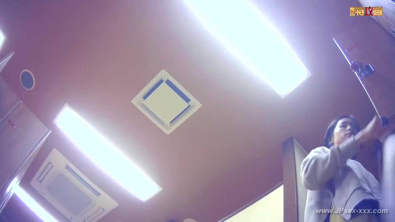 japanese public bathroom changeroom.***