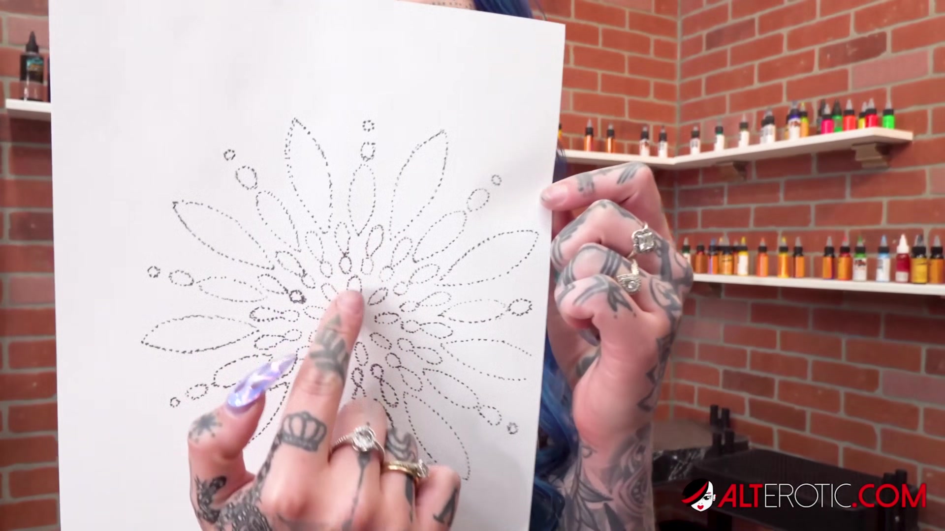 Amber Luke Pays Her Ass Tattoo with Her Pussy - AltErotic