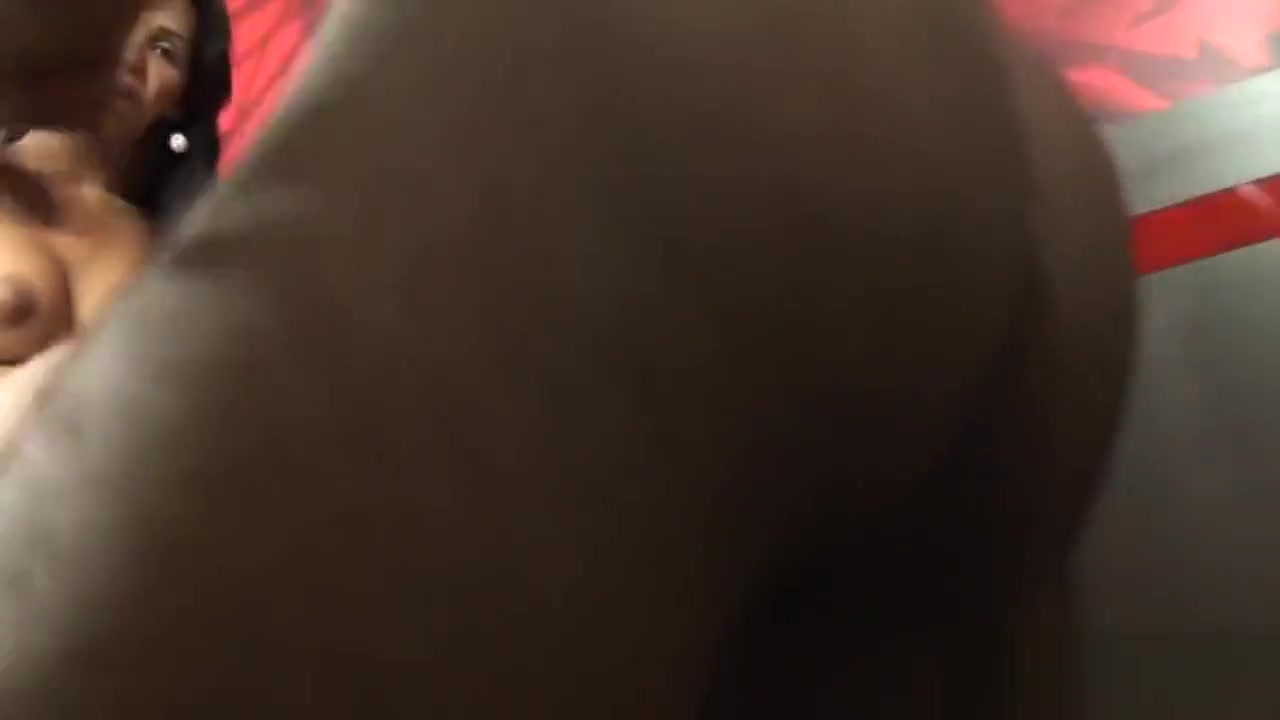 tranny serves 4 cocks