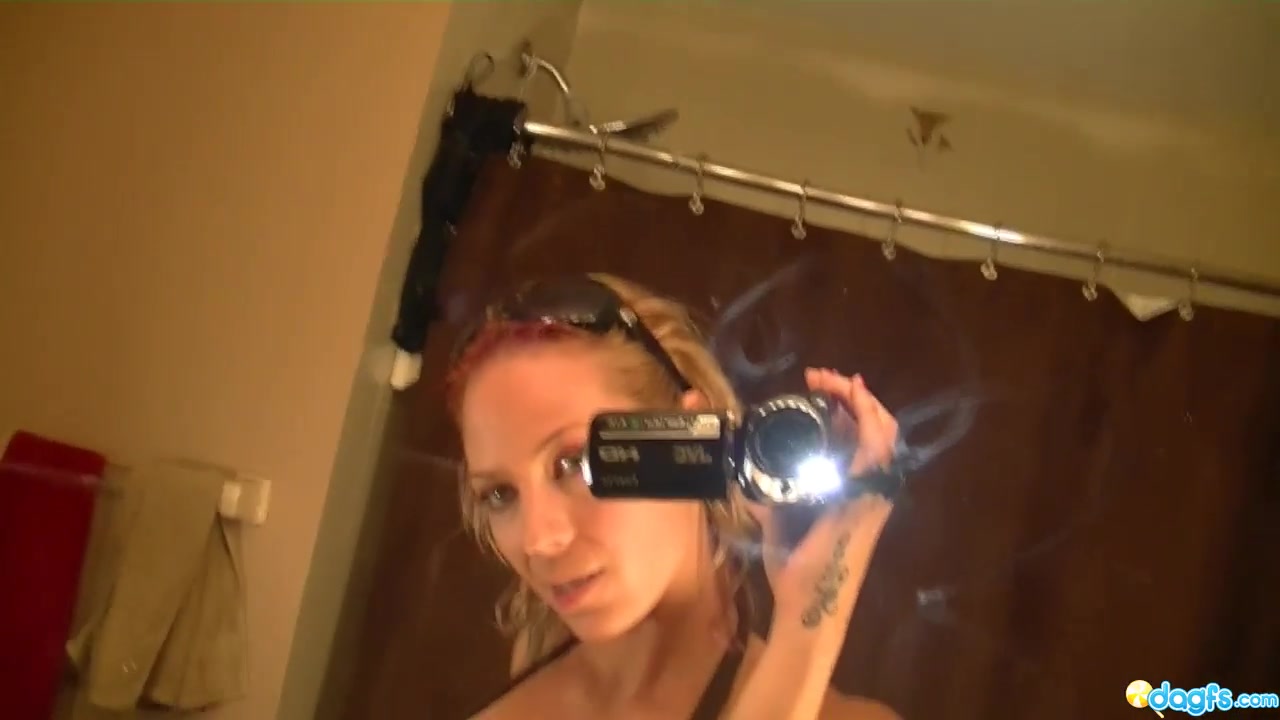 Blonde Emo In Homemade Solo Fingering - DaGFs