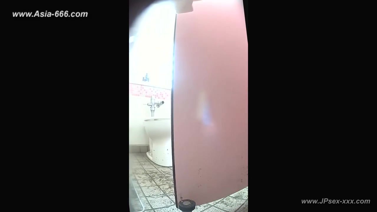 peeping beach changing room.11