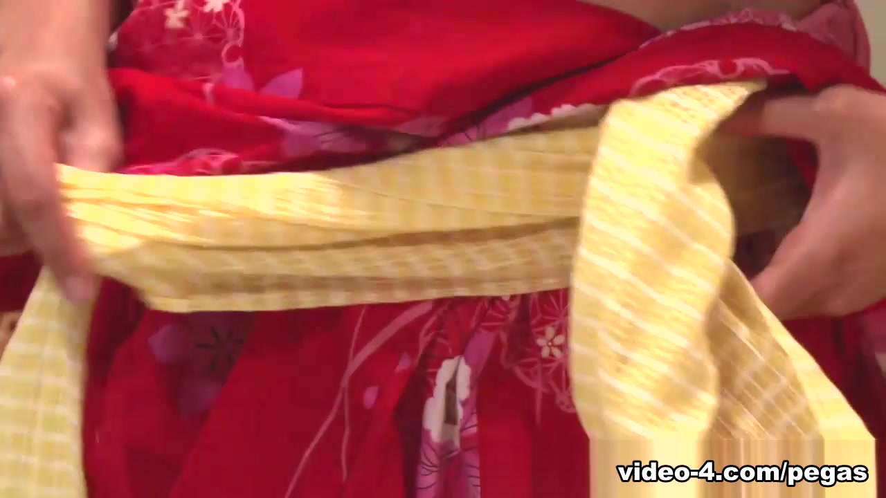 Asian gives an Oral Happy Ending - PegasProductions