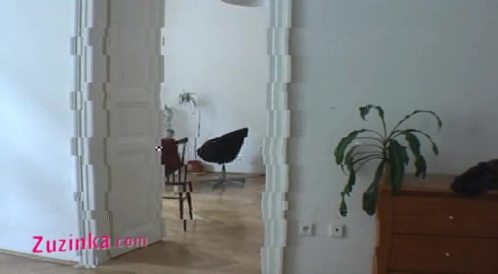 Sexy amateur Zuzinka plays behind the scene