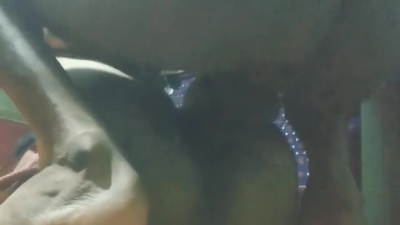 Desi Stepsister Ko Uske Stepuncle Ke Bete Ne Hi Pela Rat Me