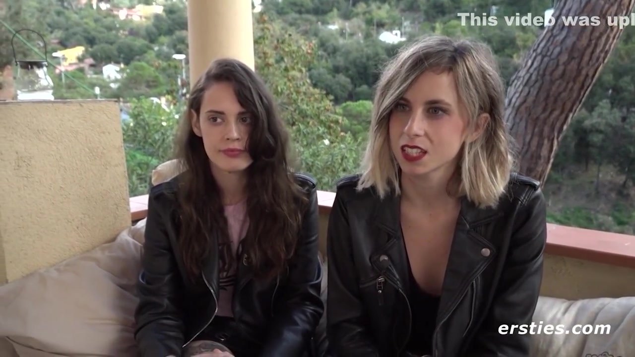 Brunette Lesbians Rub Each Others Clit Until They Burst