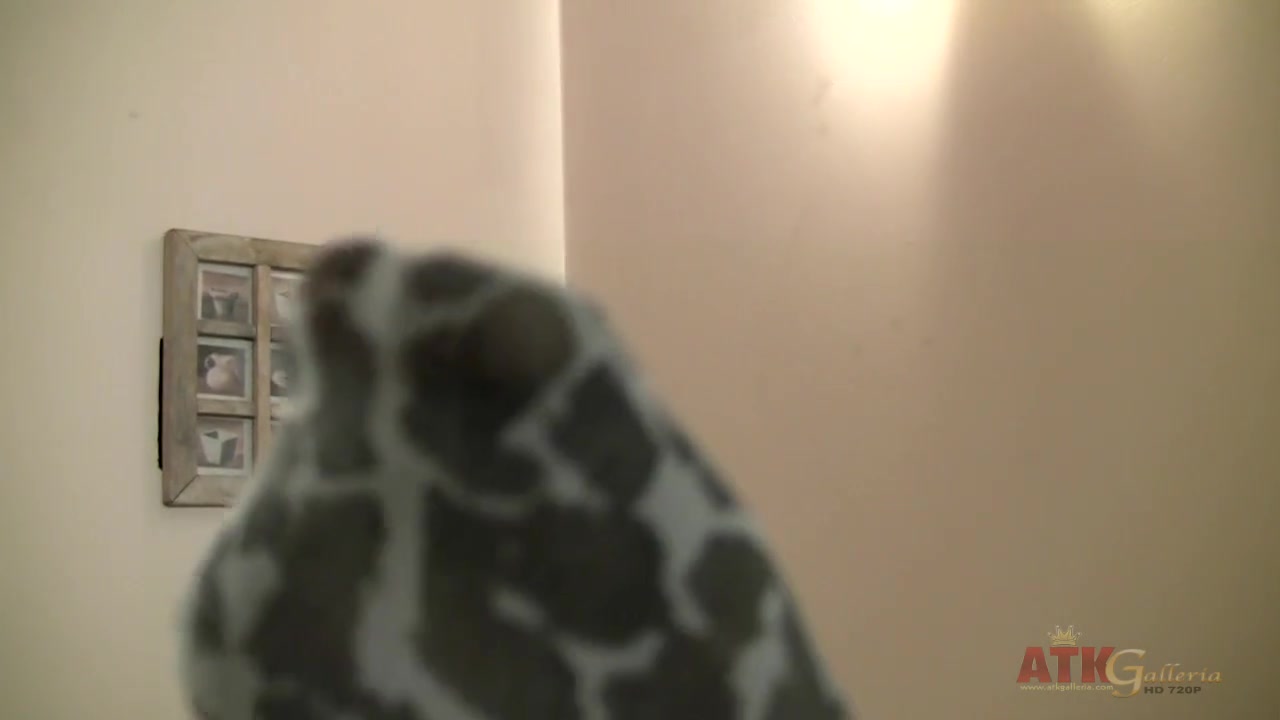 Spreading pussy, licking feet