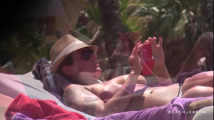 Lucky Lesbians - BeachJerk