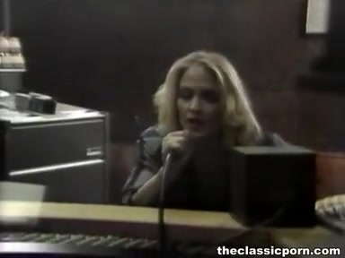 Oral and hard fuck in the studio