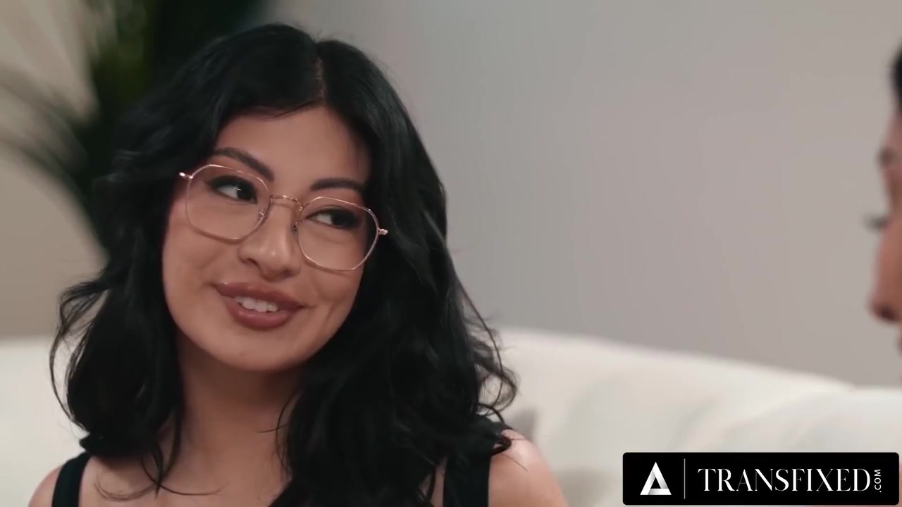 Andylynn Payne And Cami Strella In Aroused By Trans Contractor Skimpy Outfit During Renovation