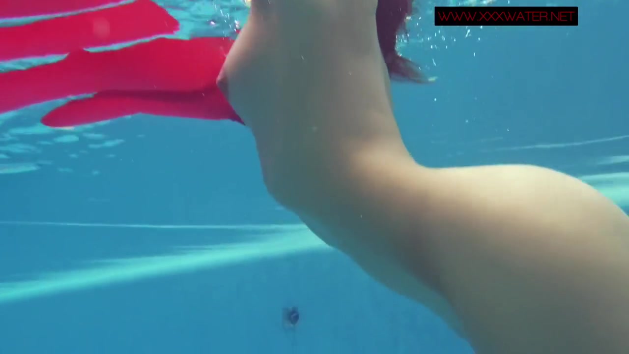 Russian Big Tits Pornstar Enjoys Swimming Pool With Lina Mercury