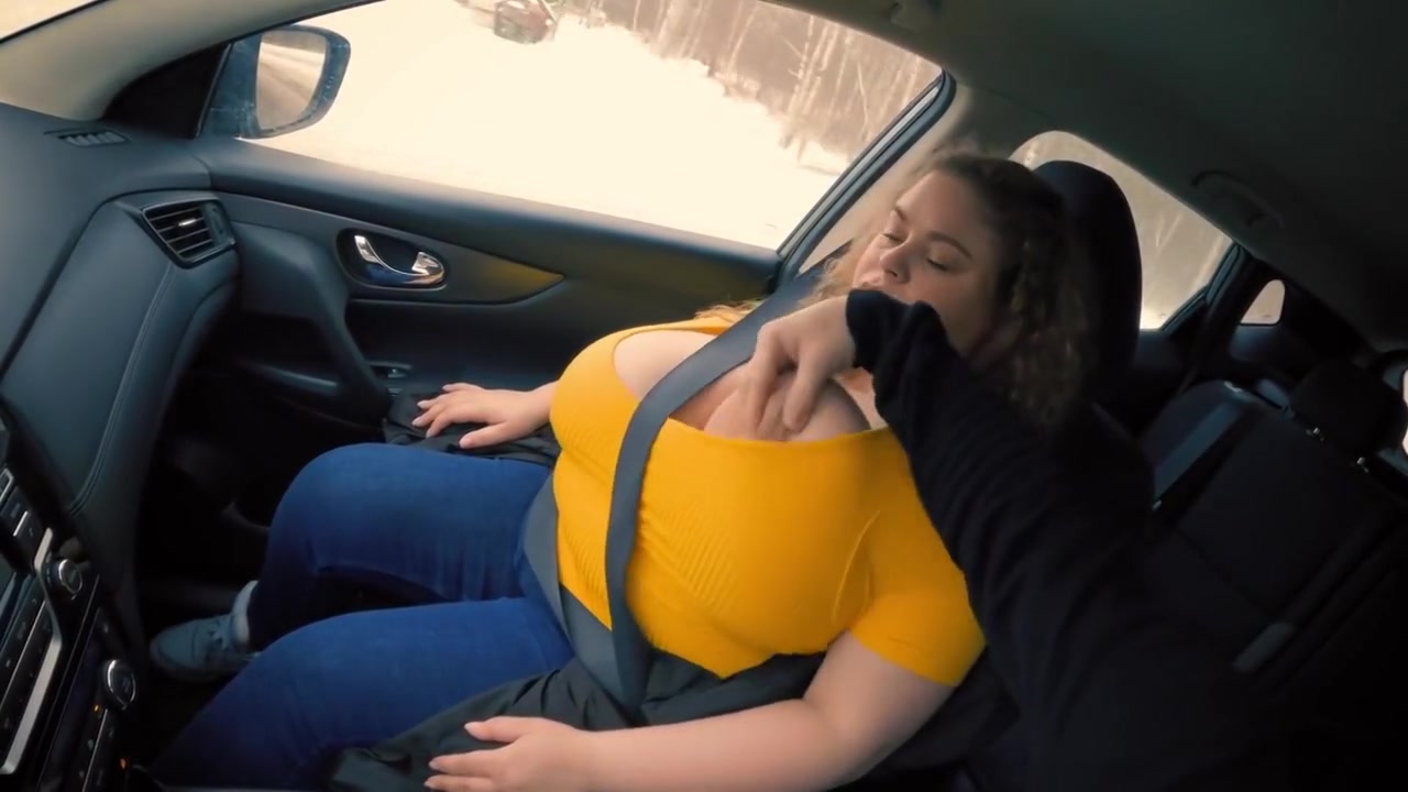 Gets Her Tits Fondled And Jerks Off The Driver With Anna Katz