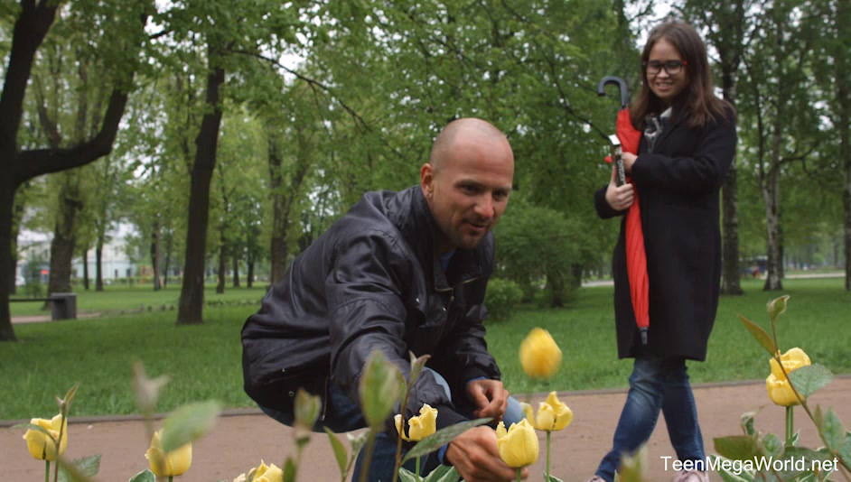 dude wins cutie's pussy with flower - AnalAngels
