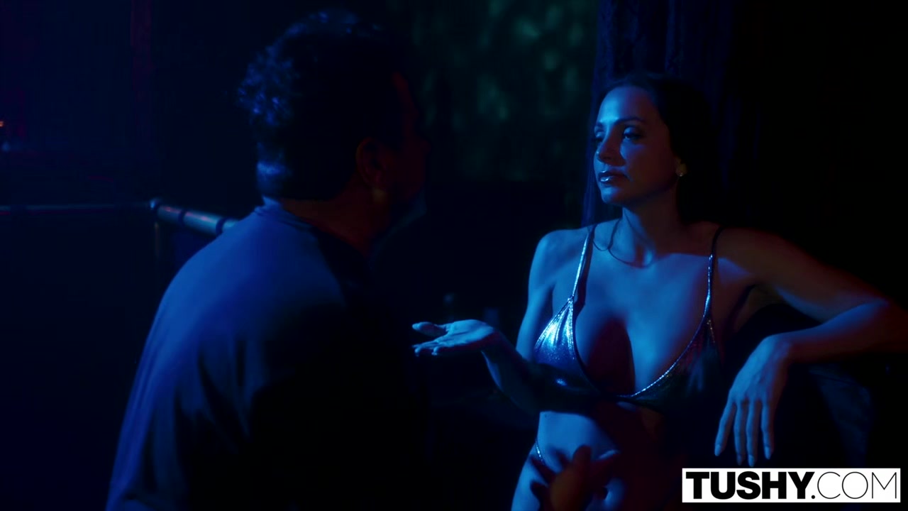 TUSHY Feature Showcase Abigail 3
