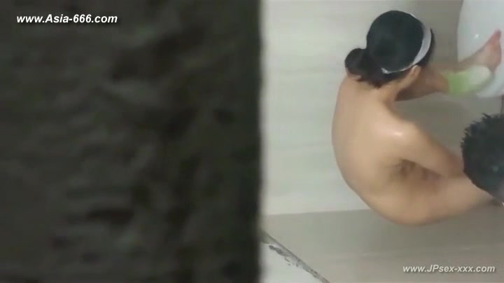 peeping chinese girls bathing.24