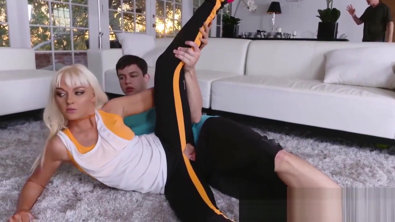 Alluring stepsister seduces sex starved bro with her booty