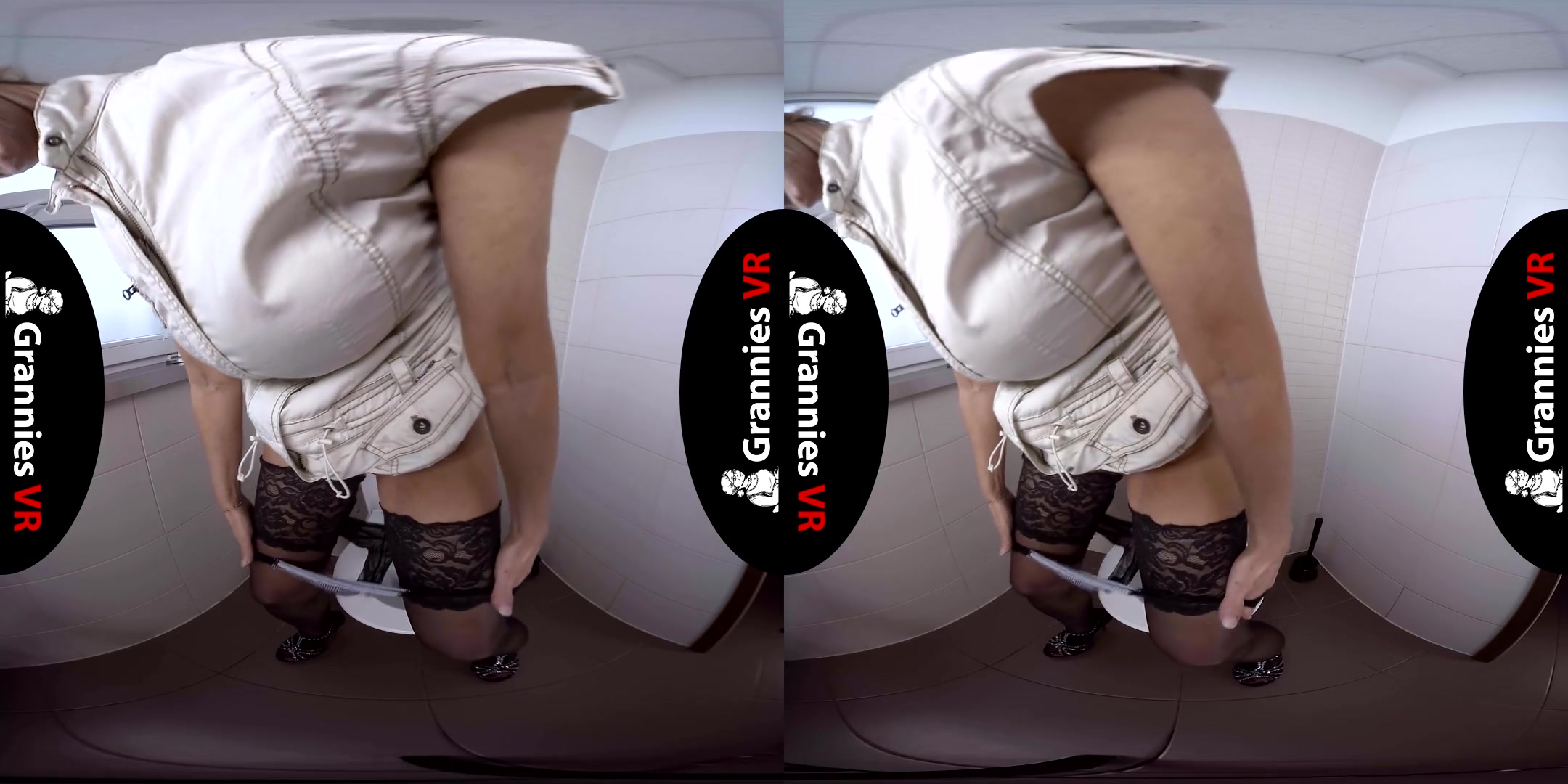 Lady Diana Tinkling on the Toilet - Granny Fingering Peeing