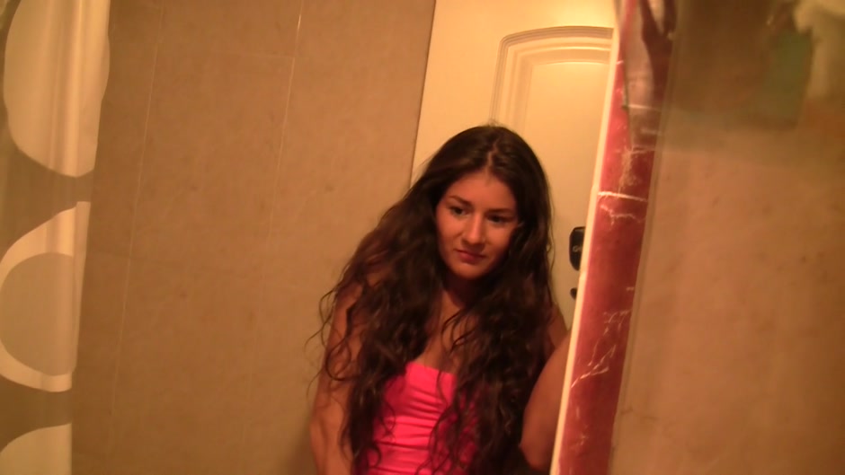 Agnessa in a hot amateur couple has sex outside their car