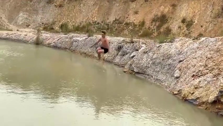 Eduardo Weeks In Showing Off His Body Outdoors With