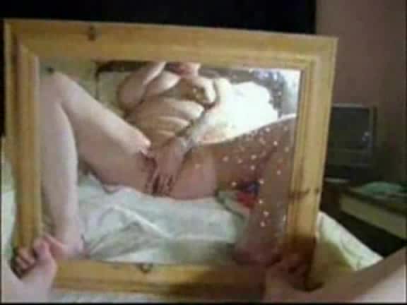 Enterprising girl masturbates in front of the mirror