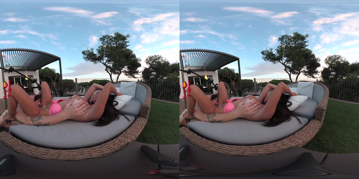 Sunset with a busty latina - Voyeur - perVRt