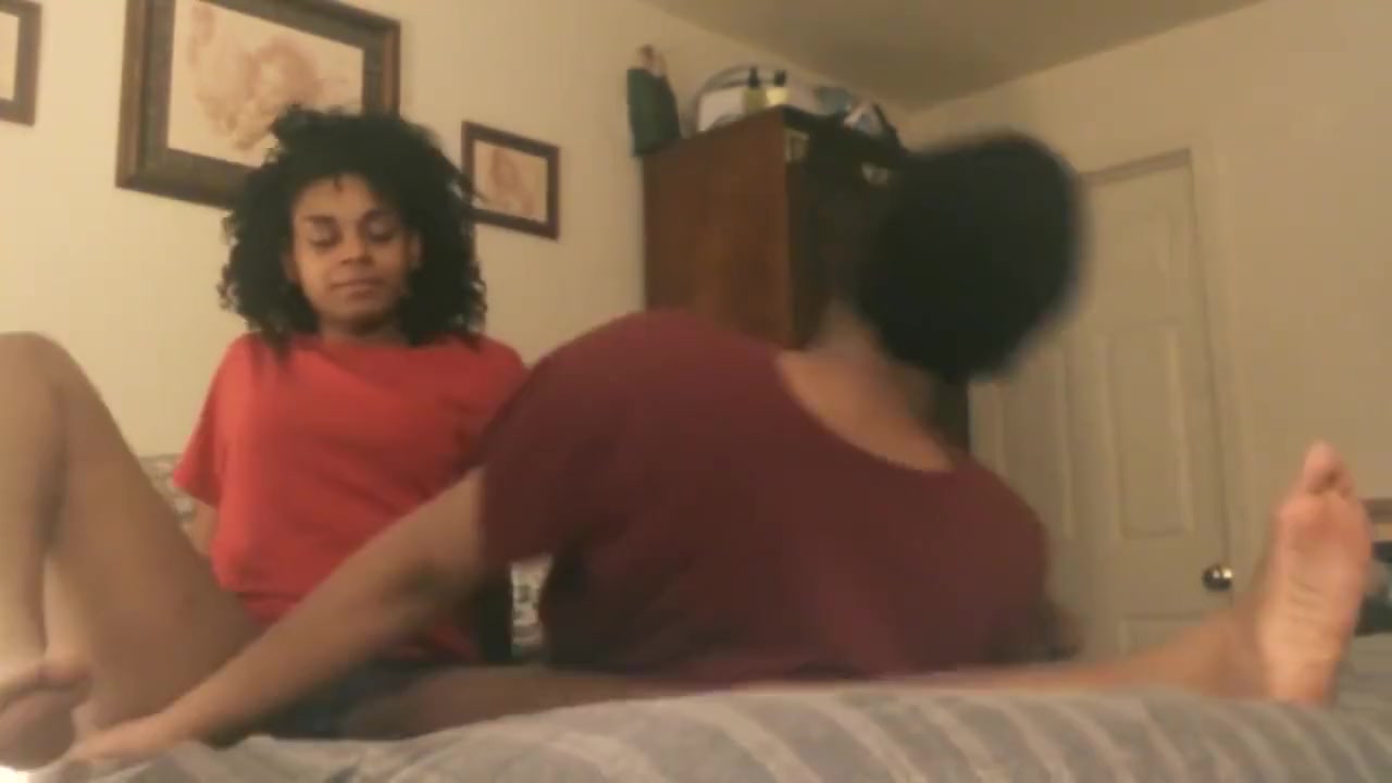 Kitty Vixen headscissors and ass worship
