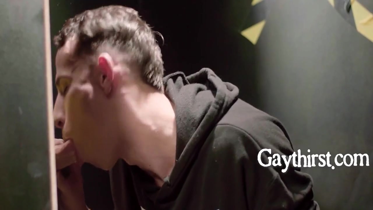Gay Porn - Sex Club Customer Makes Janitors Job Better 6 Min