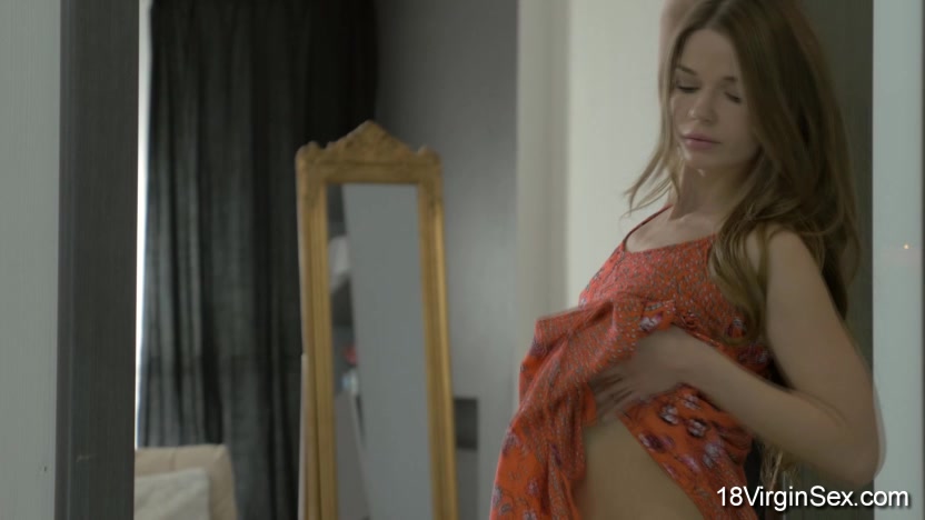Super hot babe maturates with her favorite sex toy