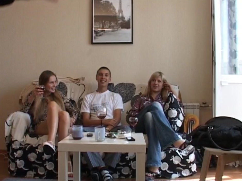 Ester in couples doing sex in a lustful orgy video