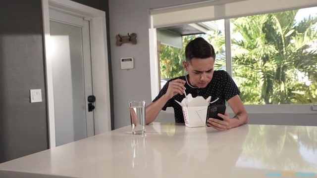 No Batteries Necessary - S2:E3 - Momlover
